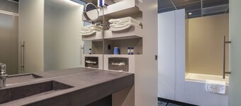 Contemporary Room Close to Autotron and Museum Jan Cunen - City Vibes