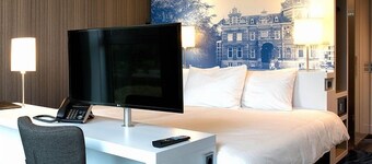 Getaway to Comfort with Restaurant, and Free Parking, Near Museum Jan Cunen