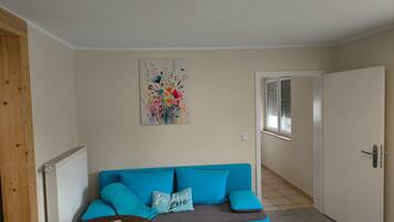 Fernseher, Kamin, Tischtennisplatte