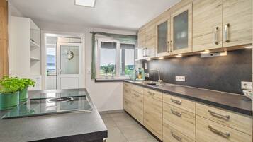 Kühlschrank, Ofen, Herdplatte, Geschirrspüler