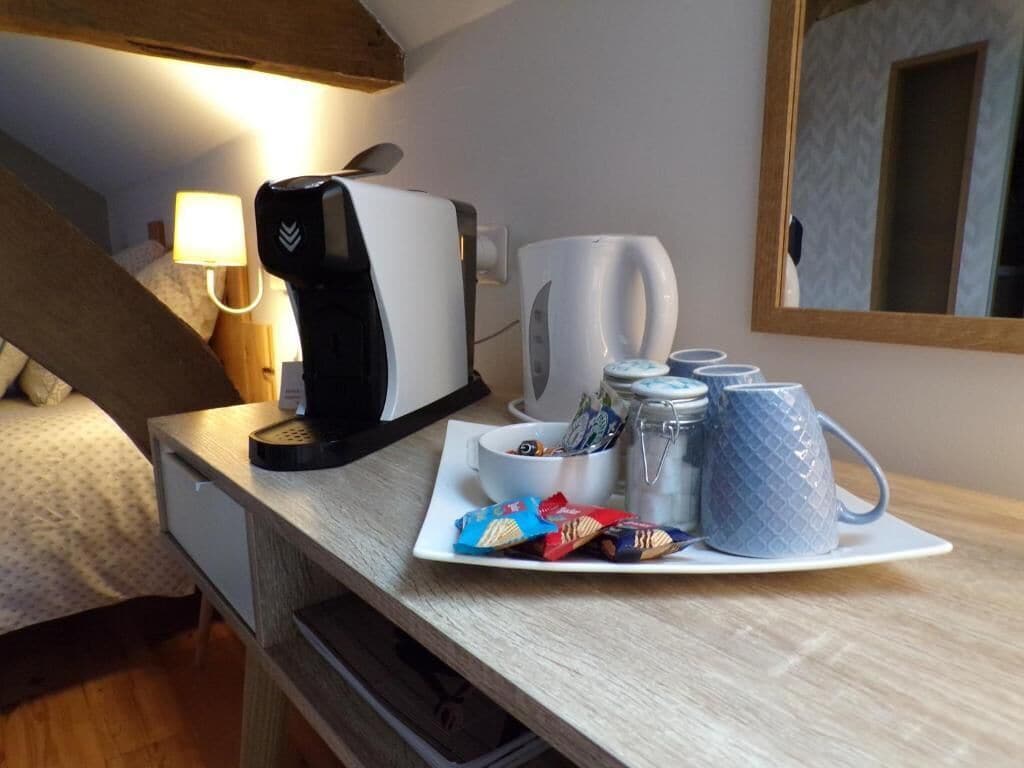 Nệm cao su hoạt tính (memory foam), bàn 