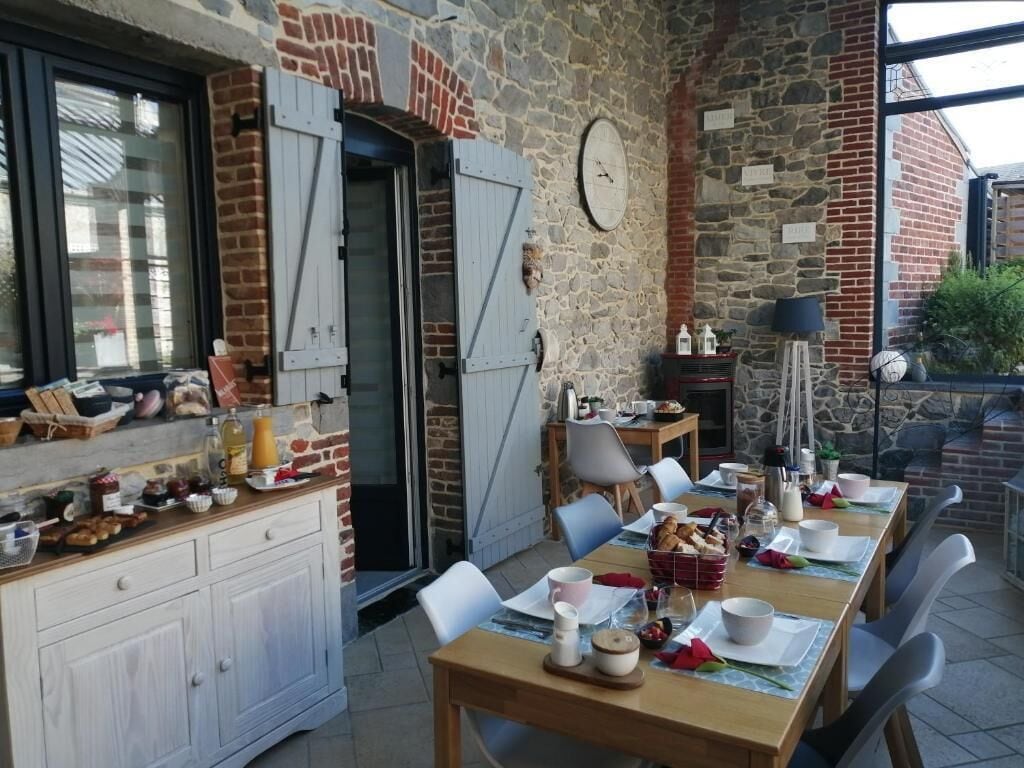 Dagelijks continentaal ontbijt (EUR 12 per persoon)