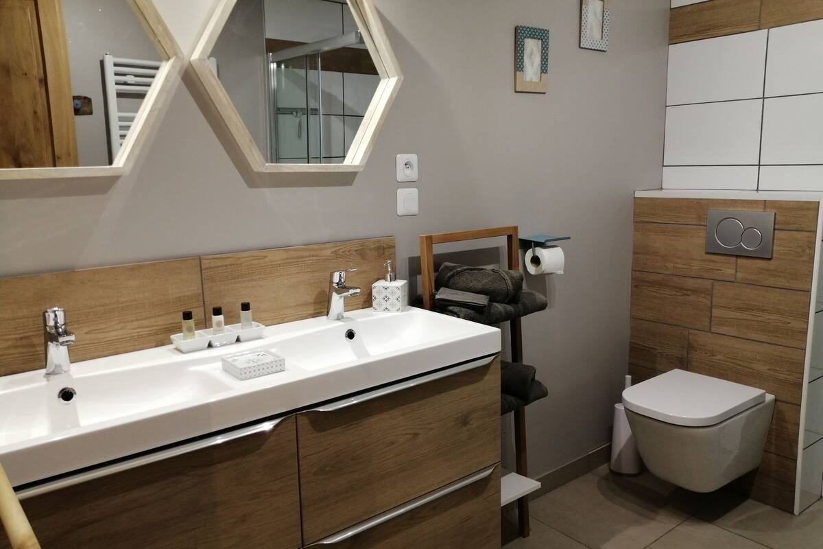 Kamar Double Deluks | Wastafel kamar mandi