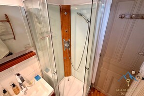Shower, hair dryer - Spacious Alpine Stay for 6 (Mont-Dore)
