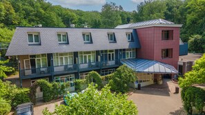 Exterior - Relax and Rejuvenate — Indoor Pool, Free Parking, and Serene Comfort (Lochem)