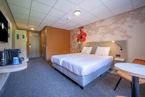 1 bedroom, iron/ironing board, free WiFi, bed sheets - Comfort Meets Convenience — Free Parking, Indoor Pool, and a Soothing Vibe (Lochem)