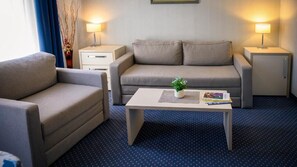 Suite, 1 chambre, vue sur la ville | Salle de séjour