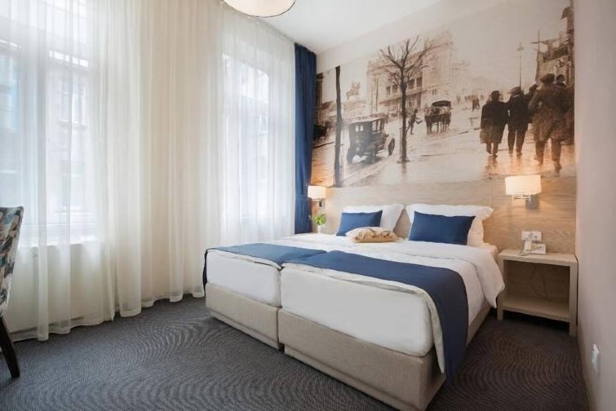 Zimmersafe, laptopgeeigneter Arbeitsplatz, Verdunkelungsvorhänge