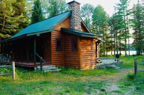The Loon Call: Gorgeous Lakefront Family Cottage