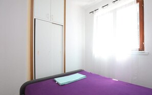 2 bedrooms, iron/ironing board, WiFi, bed sheets - Two Bedroom Apartment (Slatine)