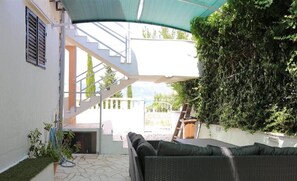 Terrace/patio - One Bedroom Apartment with Balcony (Slatine)