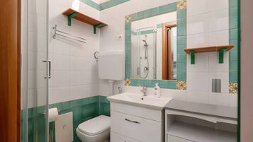 Doccia, asciugacapelli, asciugamani