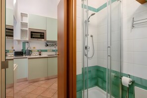 Dusche, Haartrockner, Handtücher