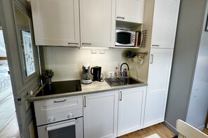 Fridge, microwave, oven, stovetop - Waterfall View Stay for Family (Mont-Dore)