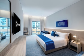 Classic Room, 1 King Bed, City View | Down duvets, minibar, in-room safe, desk