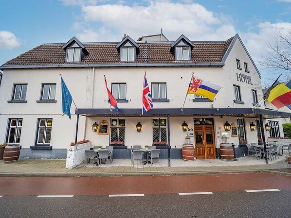 Unclassified image, 1 of 26, button