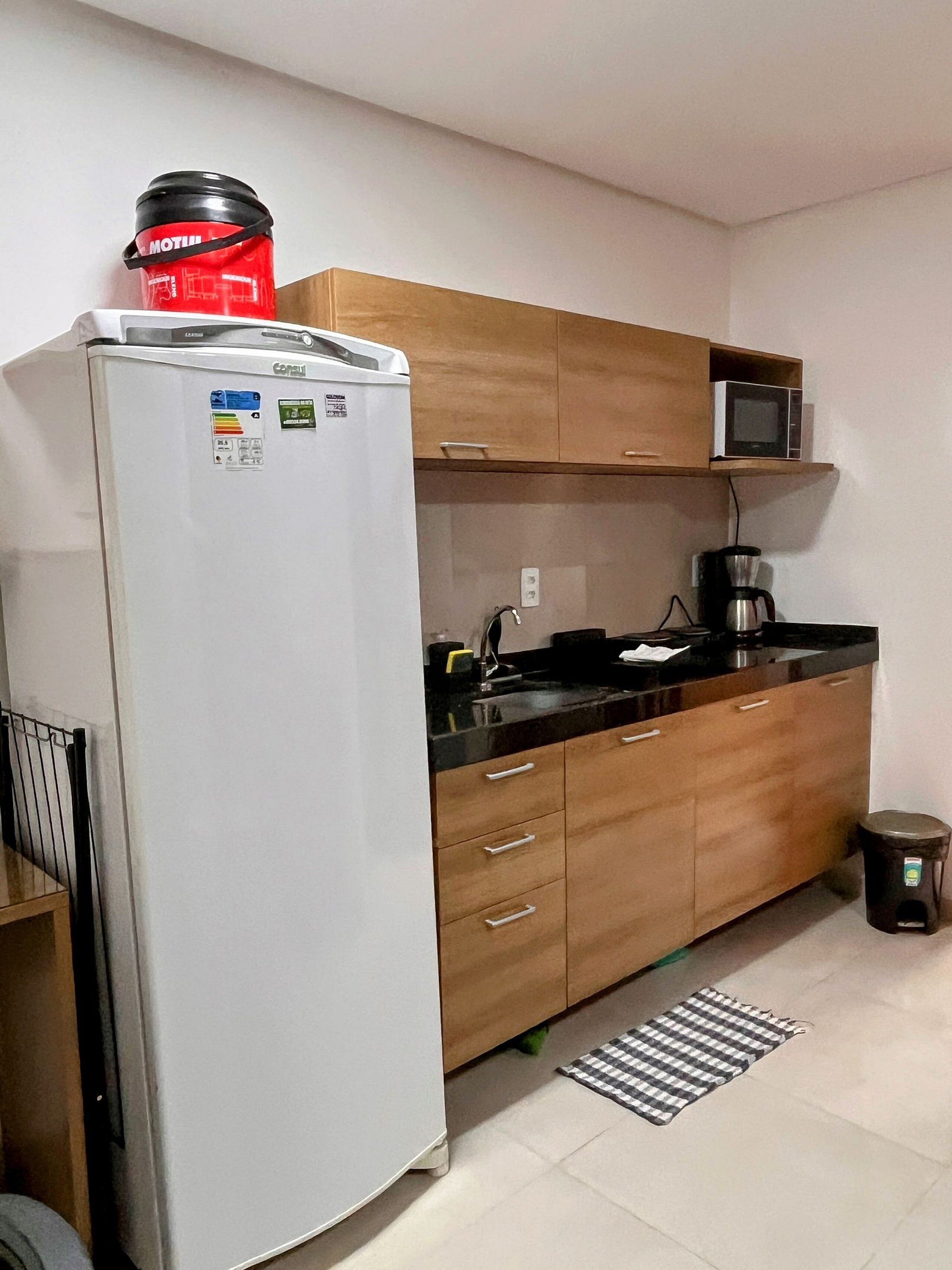 Appartement Standard | Cuisine privée | Micro-ondes, four, batterie de cuisine, vaisselle et ustensiles