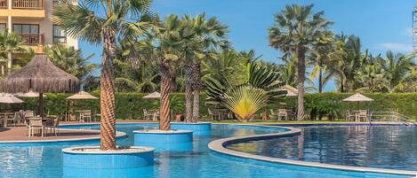 เบสิกอพาร์ทเมนท์ | สระว่ายน้ำ