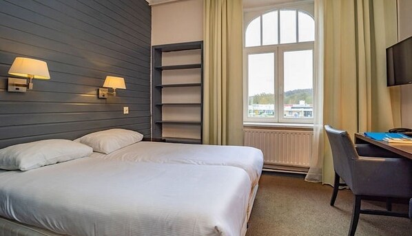 Unclassified image, 1 of 25, button