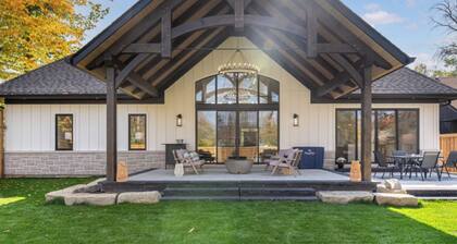 Modern farmhouse for the whole family walking distance to Lake Simcoe