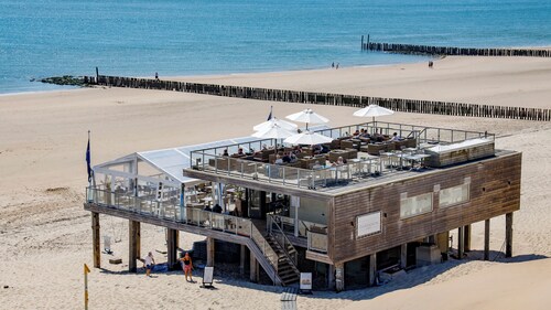 Beachside Break with Poolside Chill, Direct Shoreline Access & Bikes