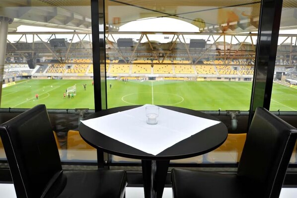 Unclassified image, 1 of 8, button