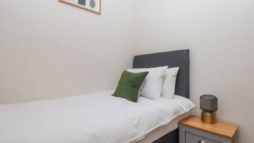 3 dormitorios, decoración individual, mobiliario individual