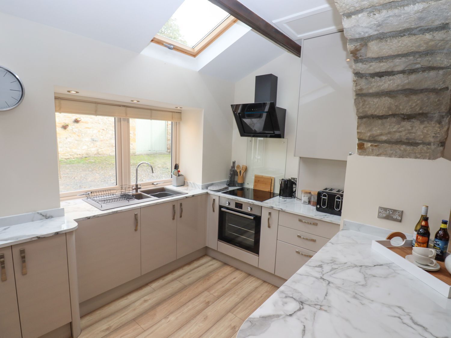 Batterie de cuisine, vaisselle et ustensiles