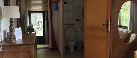 1 chambre, fer et planche à repasser, accès Internet