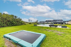 Exterior - Perfect Seaside Retreat: Outdoor Pool, Free Parking, Beach Access & Dining (Westkapelle)