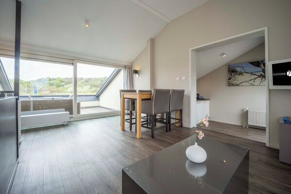 Unclassified image, 1 of 50, button - Perfect Seaside Retreat: Outdoor Pool, Free Parking, Beach Access & Dining (Westkapelle)