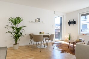 Dining - Colmar Chic – Modern Old Town Apartment with Wi-Fi, Garage, Elevator for 2–6 Guests (Colmar)