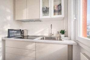 Fridge, microwave, stovetop, coffee/tea maker - Casa Carolina by Case al Lago (Desenzano del Garda)
