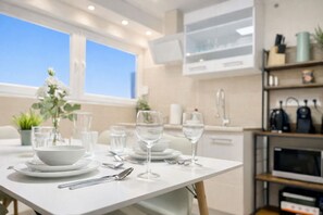 Dining - STN Royale Suite with 4 bedrooms, 8 big beds, parking, terrace, high-speed WiFi, Netflix (Bad Friedrichshall)