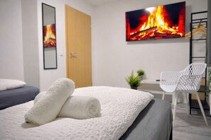 Interior - STN Royale Suite with 4 bedrooms, 8 big beds, parking, terrace, high-speed WiFi, Netflix (Bad Friedrichshall)