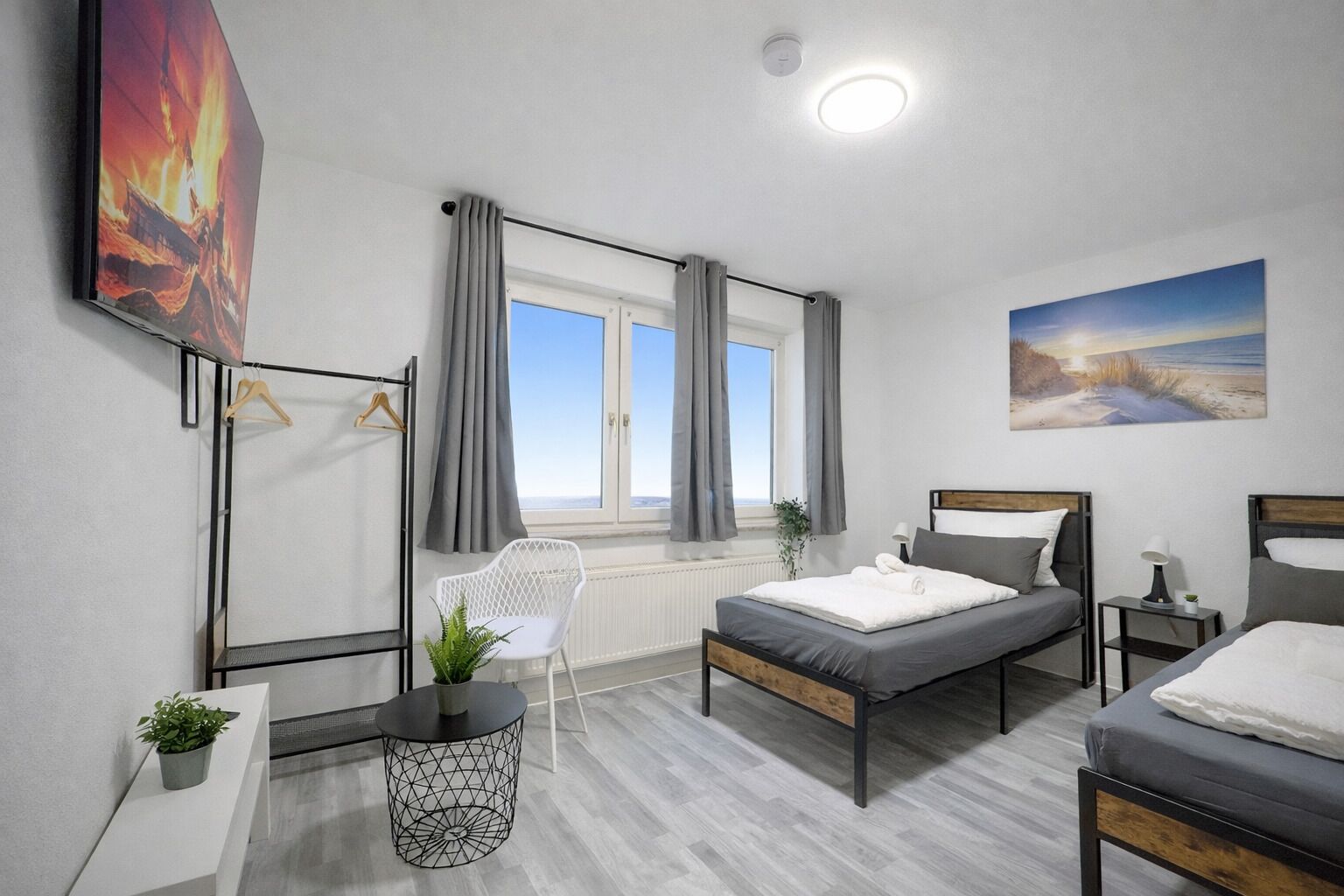 4 habitaciones, tabla de planchar con plancha, wifi y ropa de cama 