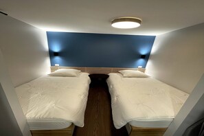 2 bedrooms, iron/ironing board, travel cot - Forest View Balcony Stay for 4 (Mont-Dore)