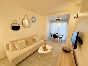 TV - Le Cosy du lagon Bleu (Fréjus)