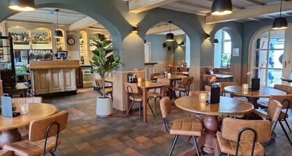 Stay in Scenic Thorn â Beautiful Dutch Room Steps from Culture, Dining & Trails