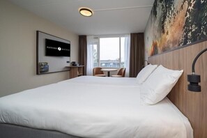 1 bedroom, iron/ironing board, free WiFi, bed sheets - Perfect Base for Exploring Drenthe with Free Parking & Breakfast (Roden)