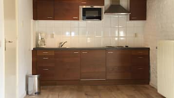 Micro-ondas, cooktop, cafeteira/chaleira