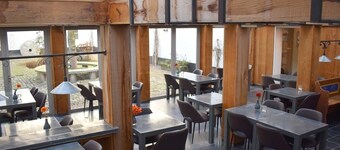 Unique Getaway: 2 Elegant Rooms Close to Aachen Cathedral | Free Parking