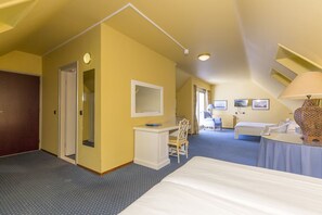 1 bedroom, iron/ironing board, free WiFi, bed sheets - Unwind in Historic Farmhouse Room Near Maastricht City Center (Kerkrade)