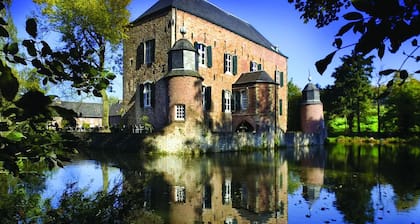 Unwind in Historic Farmhouse Room Near Maastricht City Center