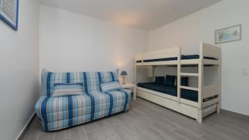 2 bedrooms, iron/ironing board