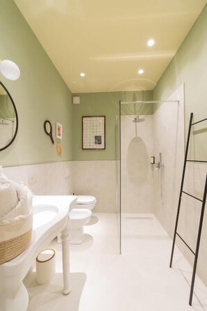 Shower, free toiletries, hair dryer, soap