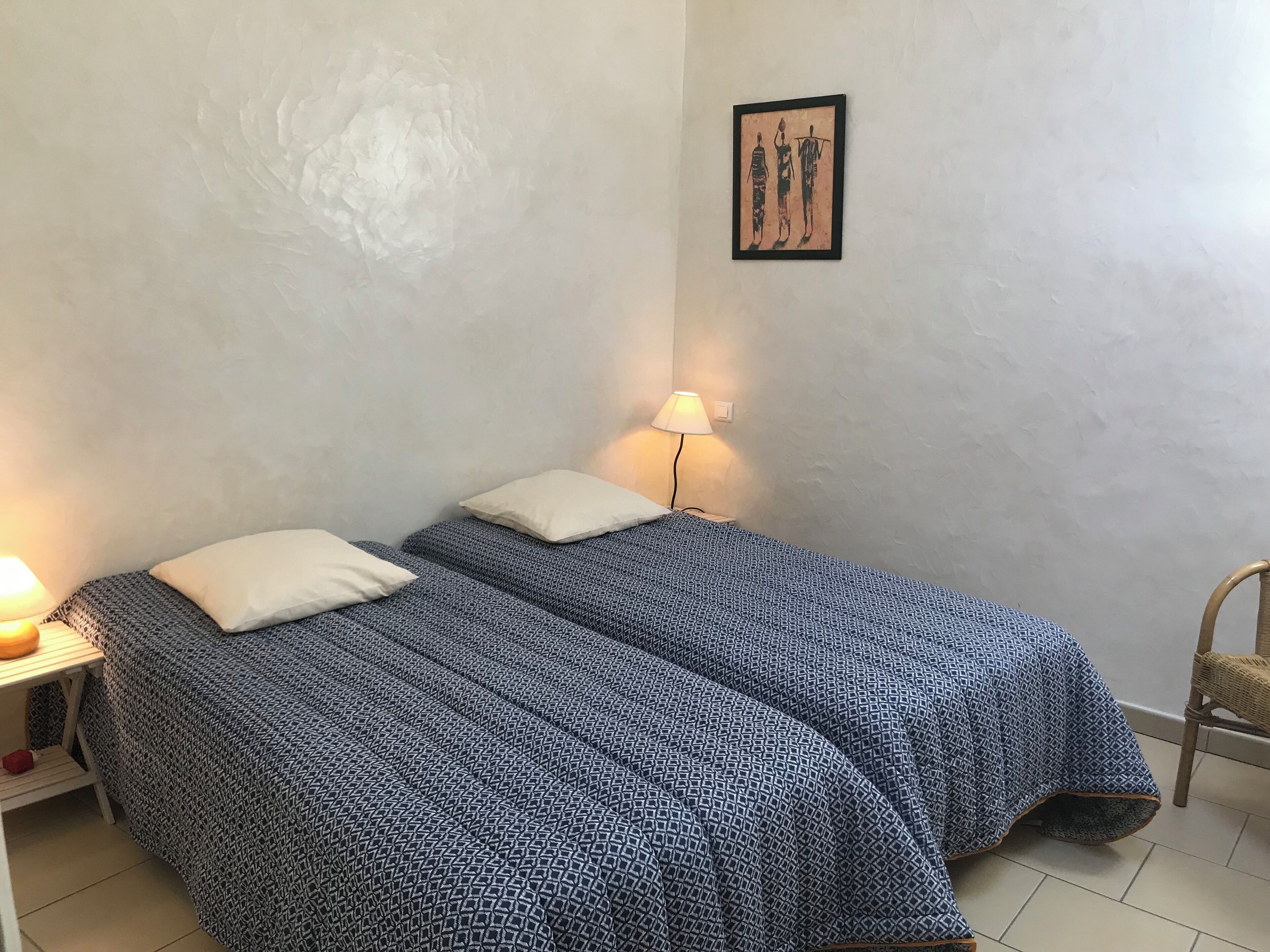 Verdunkelungsvorhänge, Bügeleisen/Bügelbrett, kostenloses WLAN