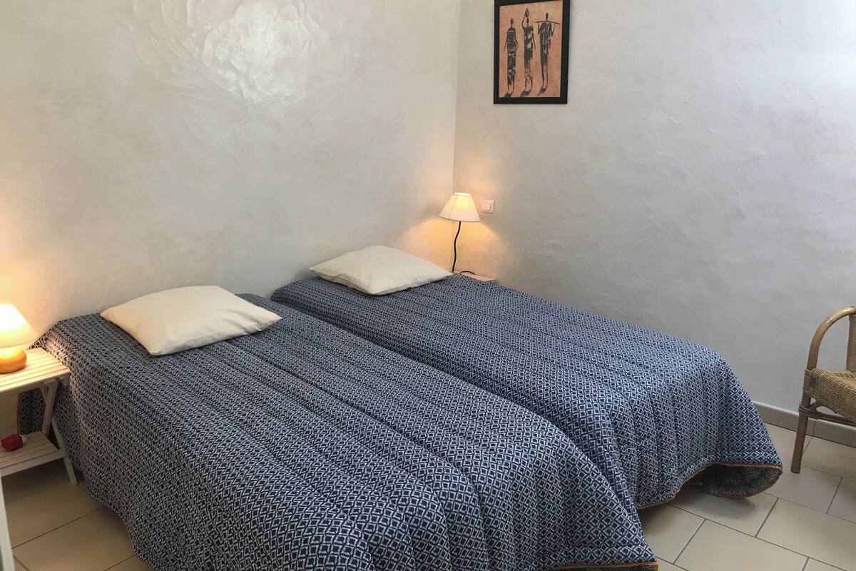 Verdunkelungsvorhänge, Bügeleisen/Bügelbrett, kostenloses WLAN