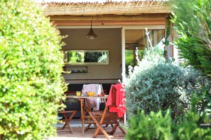 Outdoor dining - Cala di Sole (Lecci)