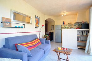 Apartment, Kitchenette, Garden View | Living area - CALA DI SOLE (Lecci)